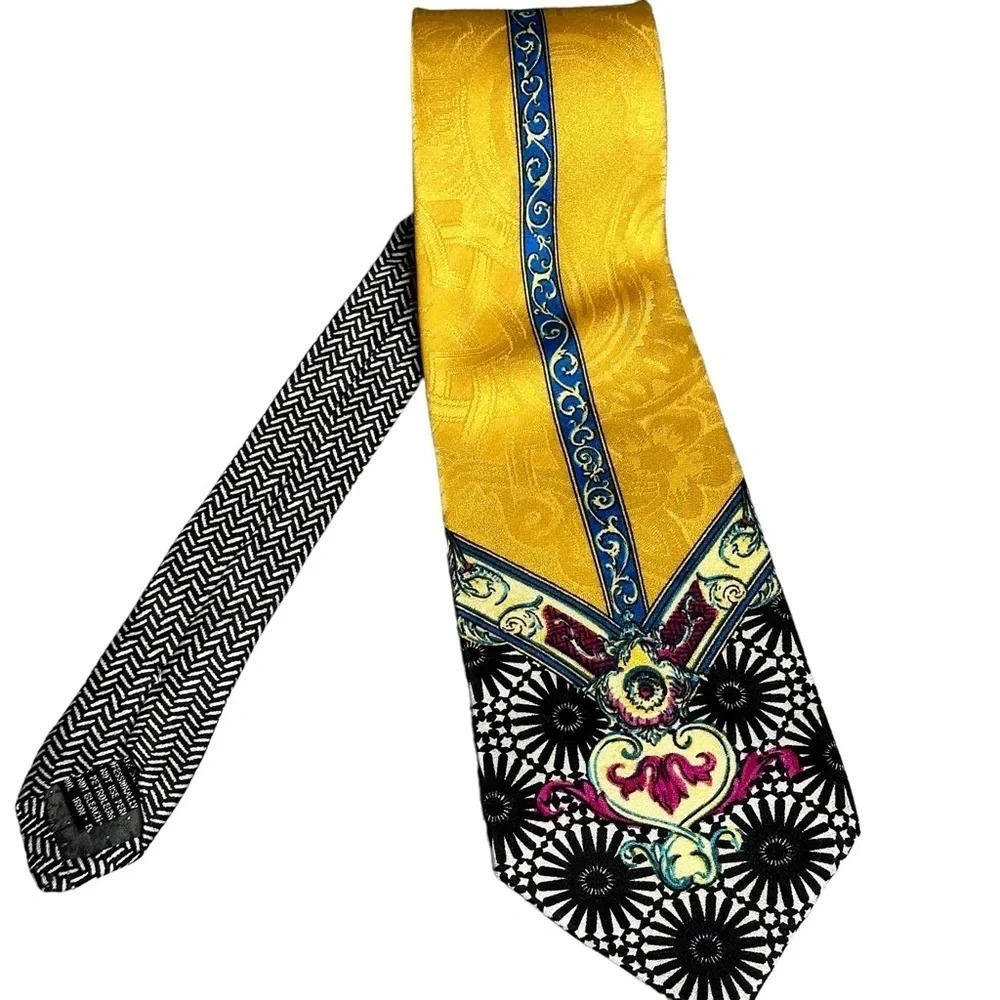 Gianni Versace Vintage Silk Tie. Sz: O/S